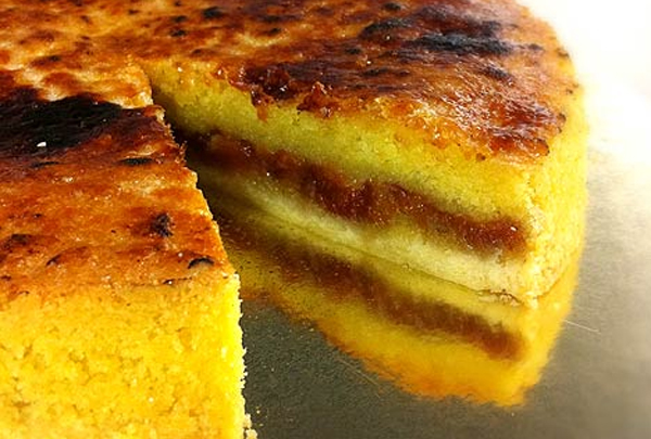 Bolo de Fuba com goiabada Home - Bolo de Fubá com Goiabada