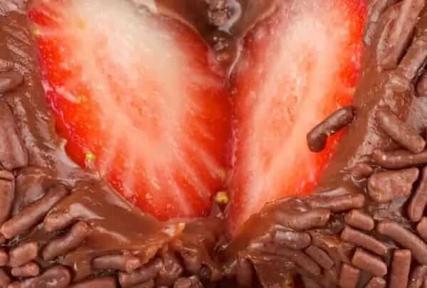 Receitas de Sobremesa de Chocolate Brigadeiro com Morango - Receitas de Sobremesa de Chocolate