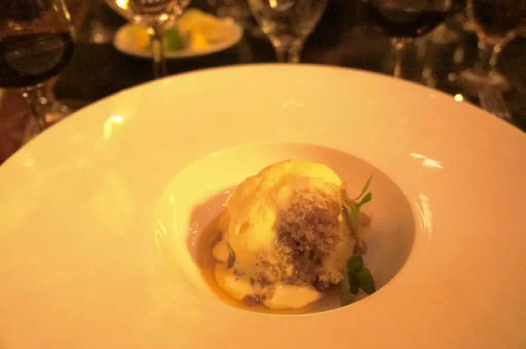 Artist Point Bolinho umido de especiarias com creme ingles - Onde comer na Disney