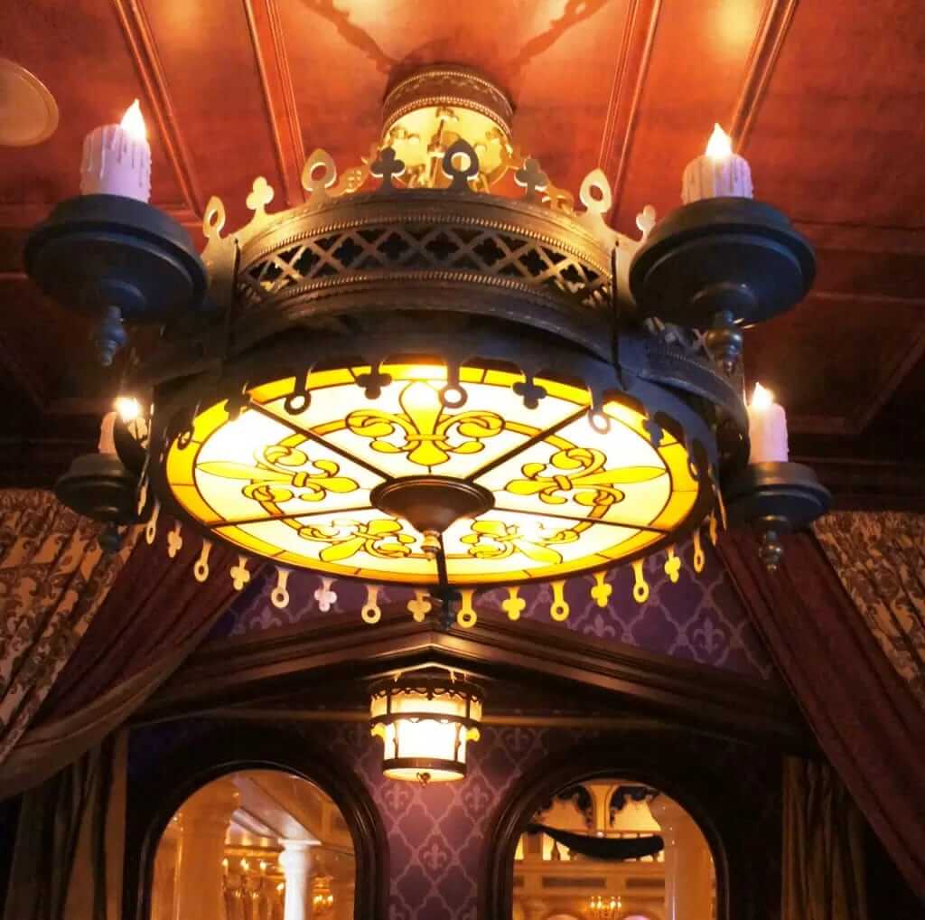 Be Our Guest Beast&acute;s Parlor - Onde comer na Disney