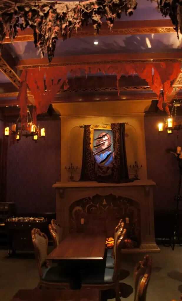 Be Our Guest West Wing ala proibida com redoma que guarda a rosa - Onde comer na Disney