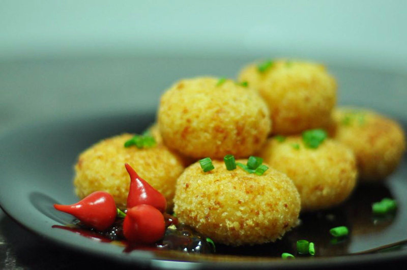 bolinho de salmao defumado com cream cheese em massa de tapioca ozzy - St Patrick’s Week