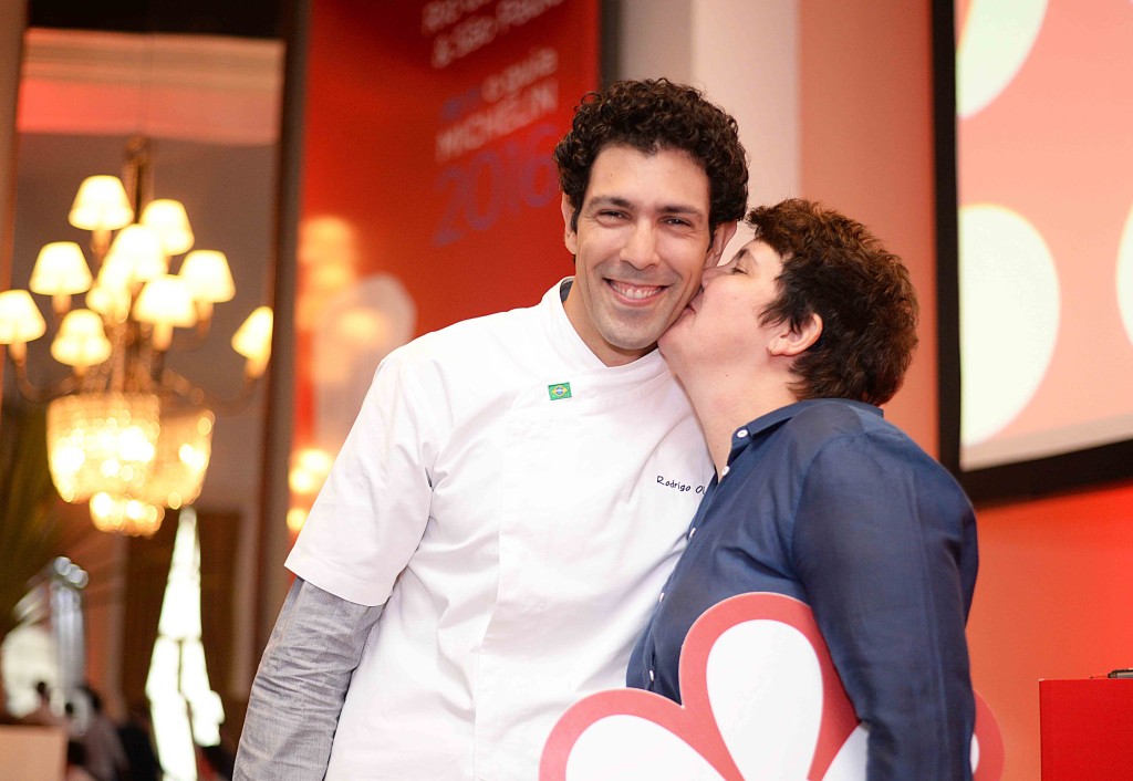 Rodrigo Oliveira e Robert Sudbrack Copy 1024x706 - Guia Michelin 2016