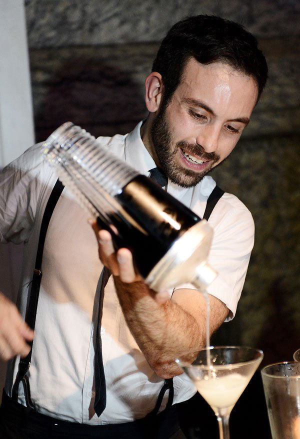 Futuro da Coquetelaria Tim Philips Bartender Year 2012 left - Futuro da Coquetelaria