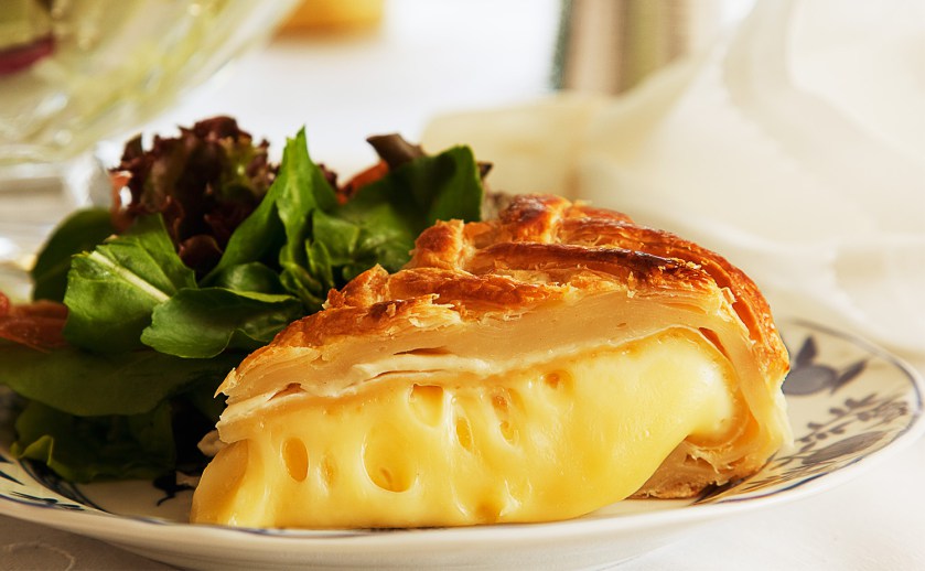 Dicas para Ceia de Ano Novo _brie-en-croute-com-bouquet-de-folhas