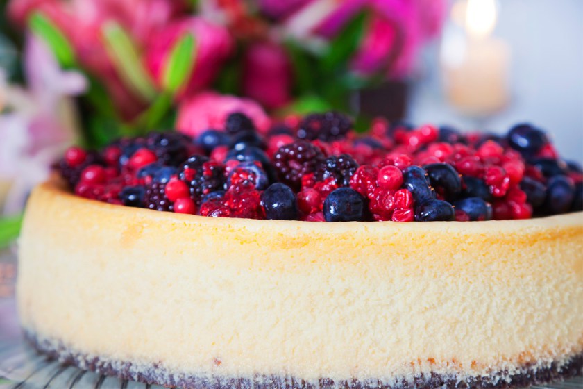 Dicas para Ceia de Ano Novo cheesecake de chocolate branco com frutas vermelhas - Dicas para Ceia de Ano Novo