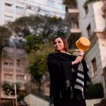 Carla Pernambuco panela na mão Romulo Fialdini 150x150 - Conversas com Chá