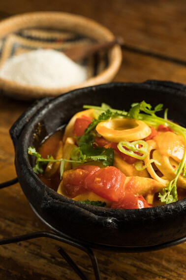 Moqueca de pupunha com oleo de pequi Leo Martins Tordesilhas - Pelos Povos da Floresta