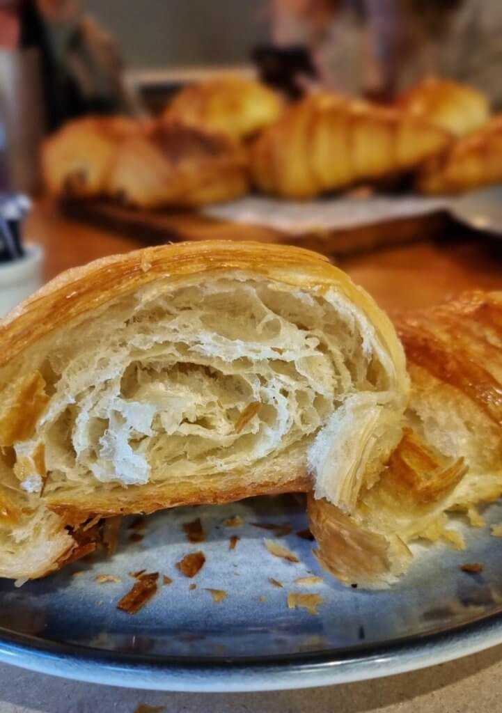 Turismo-Gastronomico-na-Lapa-_Santiago-Padaria-Artesanal-_croissant