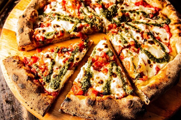 Veridiana Pizzaria Pizza Burrata ao pesto - Veridiana Pizzaria